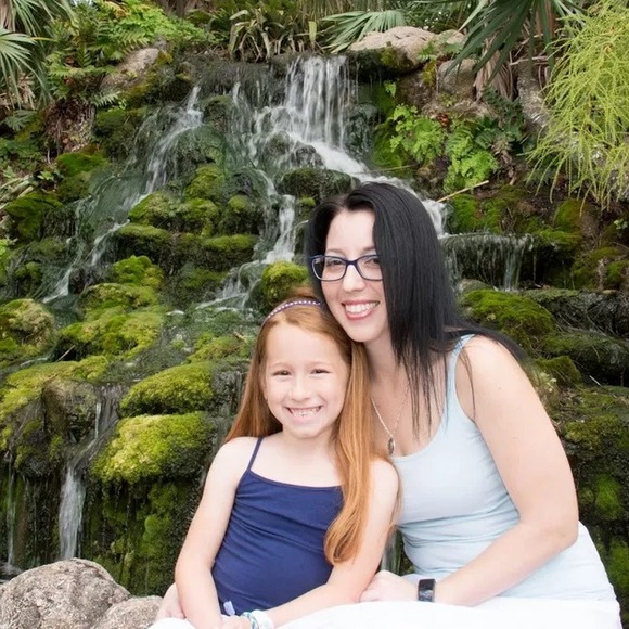 Meet your Posher, Jennifer - Picture 1 of 1